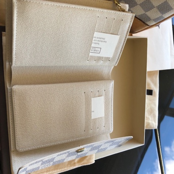 Authentic Louis Vuitton Berkeley Diamier Azur - Picture 5 of 8